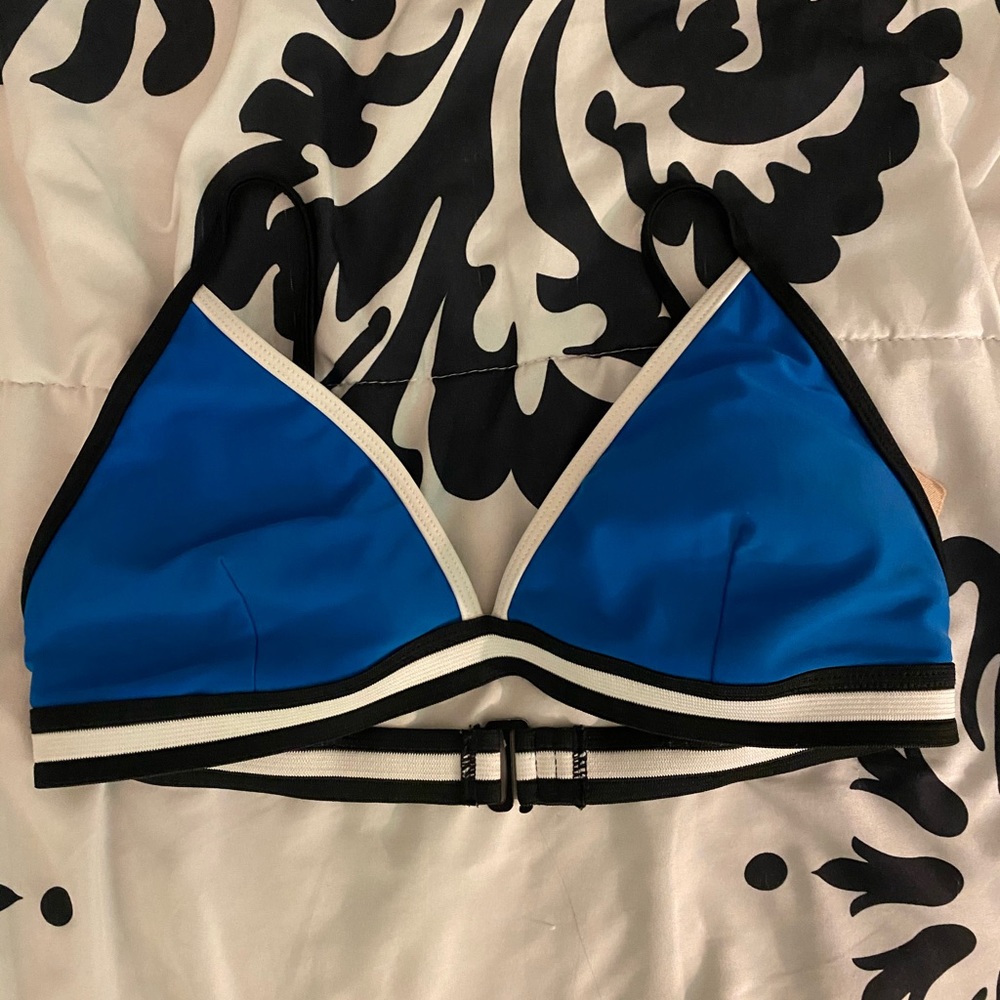 Forever 21 Swimsuit Top (Large)